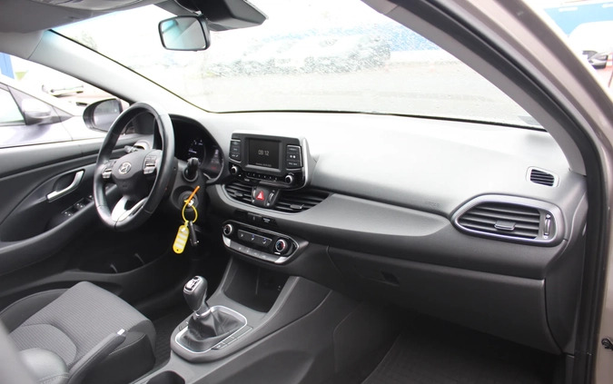 Hyundai I30 cena 45900 przebieg: 115329, rok produkcji 2018 z Bodzentyn małe 277